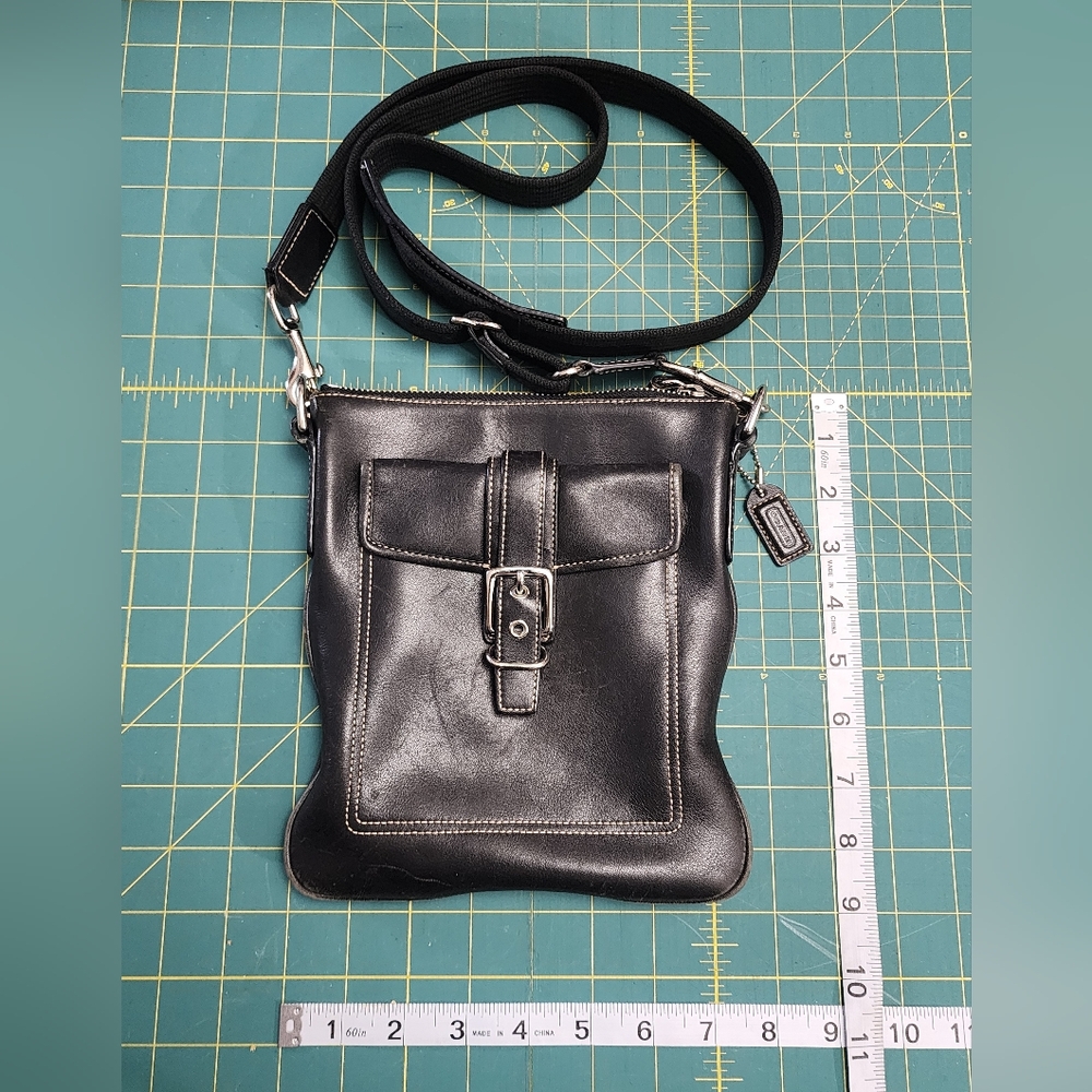 Coach Hamptons leather swingpack crossbody bag